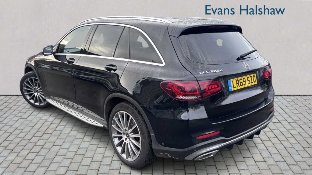 Mercedes-Benz GLC Class 300D 4Matic Amg Line Premium 9G-tronic 2019 LR69SZO Black #2
