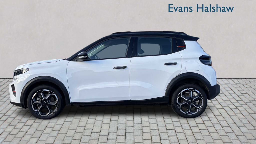 Citroen C3 83Kw Plus 44Kwh 2025 YJ74PCM White #4