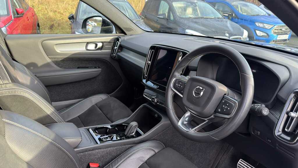 Volvo XC40 2.0 B4p R Design Awd 2020 FD70DZW Black #3