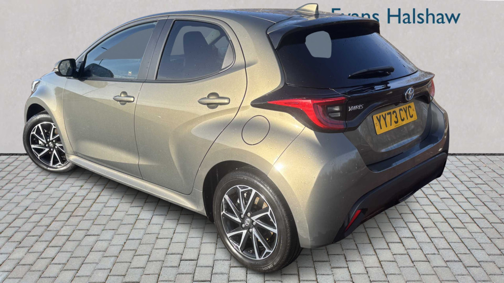 Toyota Yaris 1.5 Hybrid Design Cvt 2023 YY73CYC Brown #3