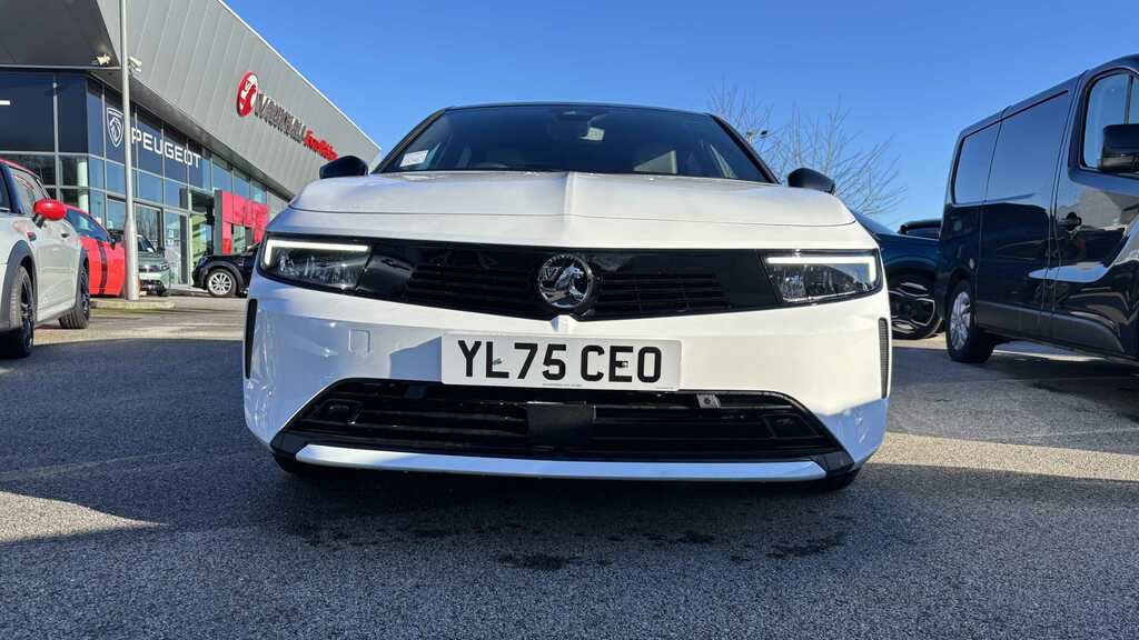 Vauxhall Astra 1.2 Turbo 130 Griffin 2025 White #2