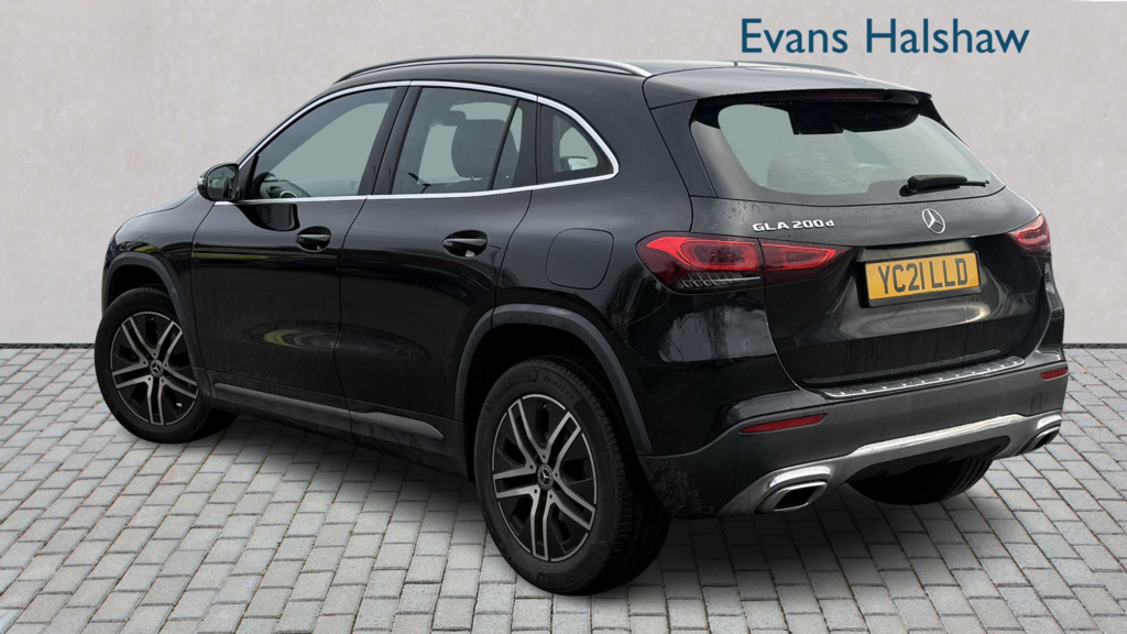 Mercedes-Benz GLA Class 200D Sport 2021 Black #3