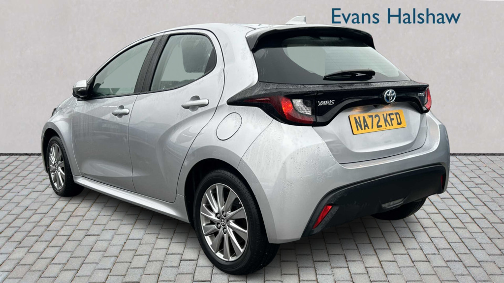Toyota Yaris 1.5 Hybrid Icon Cvt 2022 Silver #2