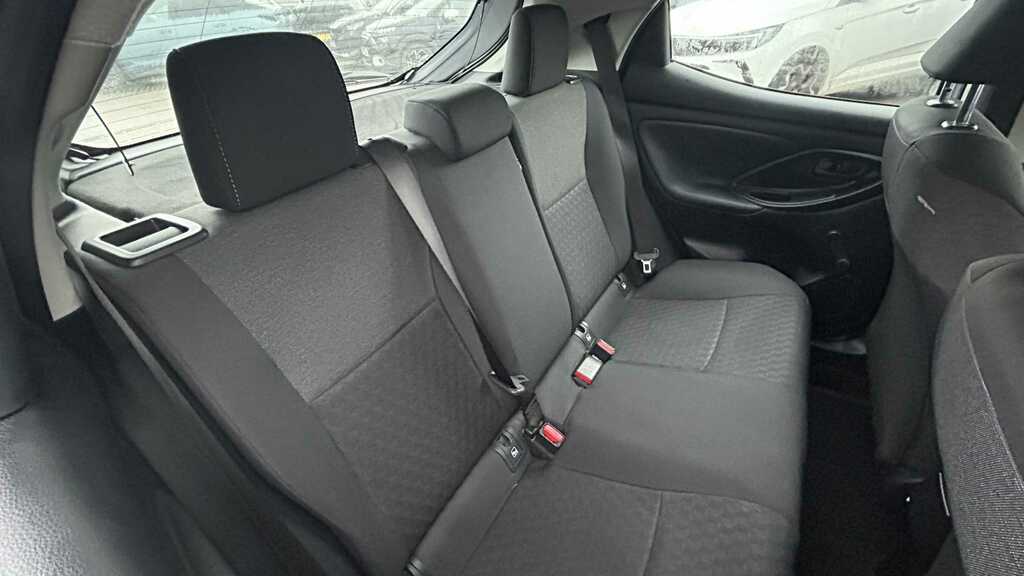 Toyota Yaris 1.5 Hybrid Icon Cvt 2022 Silver #5