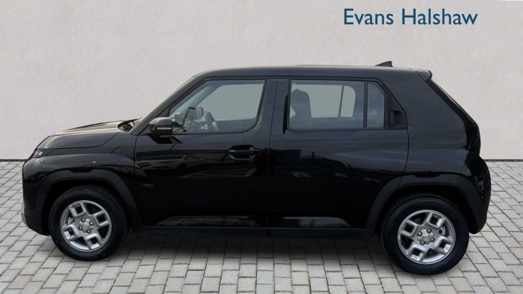 Hyundai Inster 71Kw 01 42Kwh 2025 YG75VZY Black #3