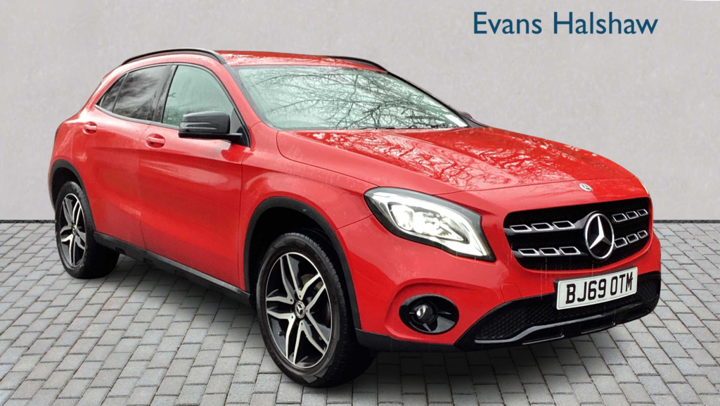 Mercedes-Benz GLA Class 180 Urban Edition 2019 Red