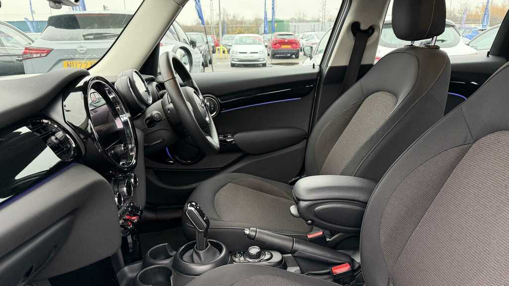 Mini Hatch 1.5 Cooper Classic 2022 LO72AVF Silver #6