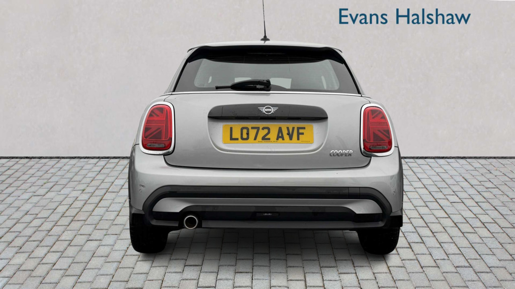 Mini Hatch 1.5 Cooper Classic 2022 LO72AVF Silver #4
