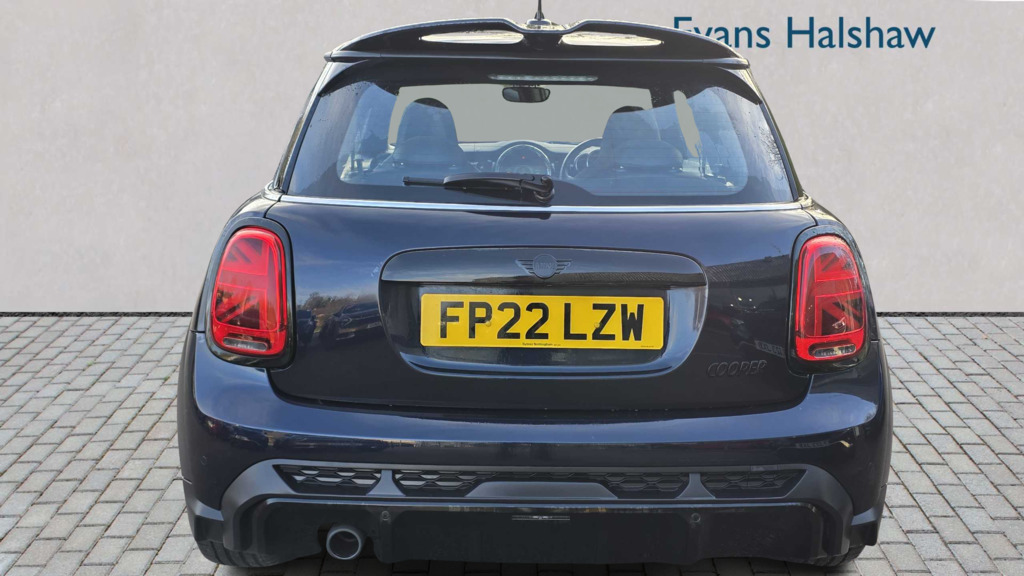 Mini Hatch 1.5 Cooper Sport 2022 FP22LZW Black #4