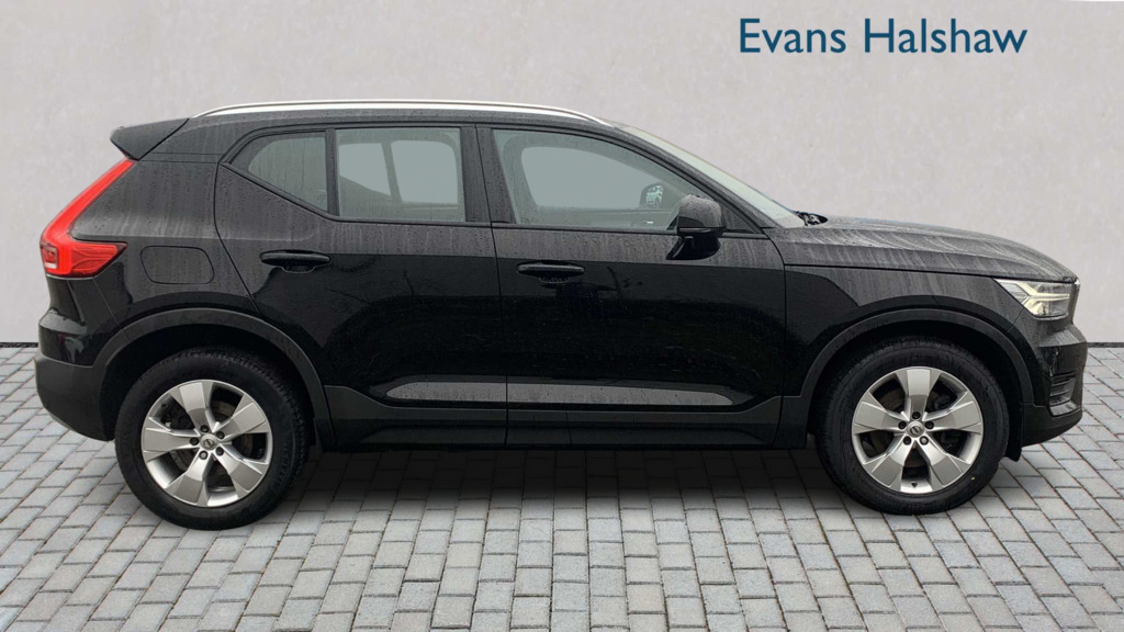 Volvo XC40 2.0 B4p Momentum 7 Speed 2022 WG71UNP Black #3
