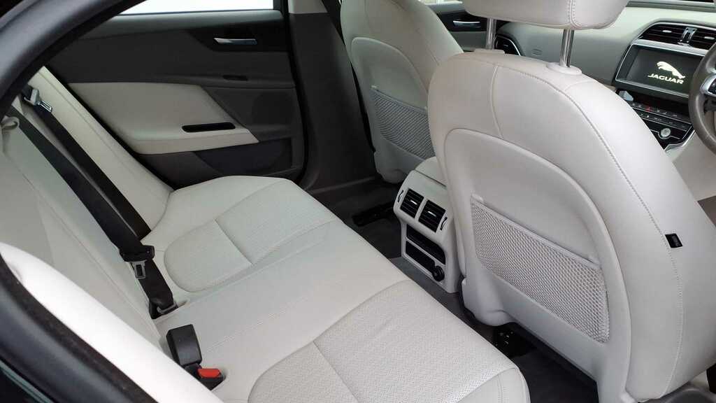 Jaguar XE 2.0 Ingenium Portfolio 2019 LE19VLJ Black #6