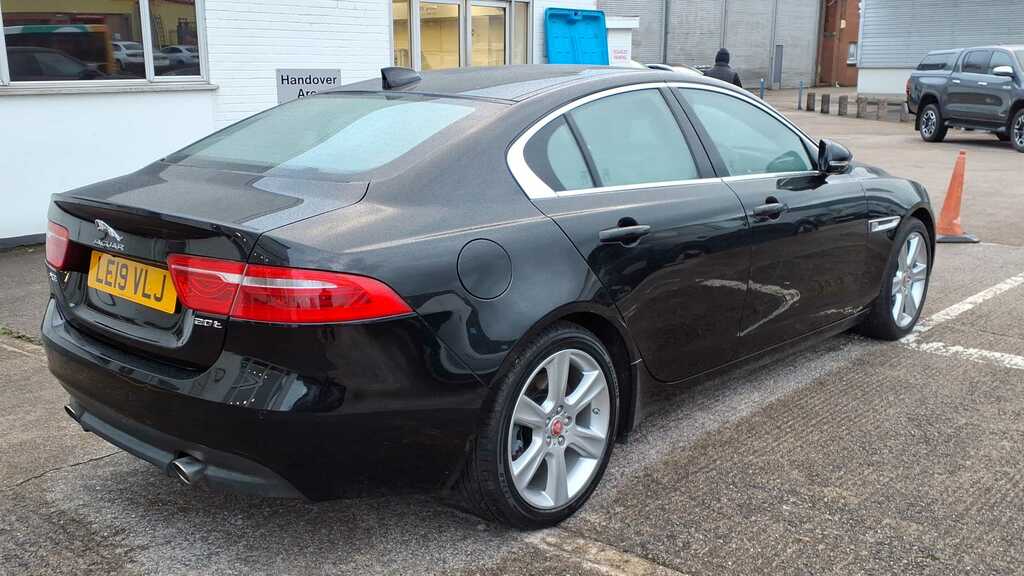 Jaguar XE 2.0 Ingenium Portfolio 2019 LE19VLJ Black #2