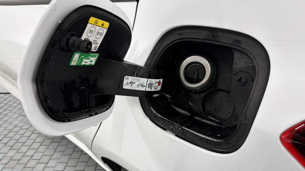 Ford Focus 1.0 Ecoboost Hybrid Mhev St-line 2025 DK75HWM White #6