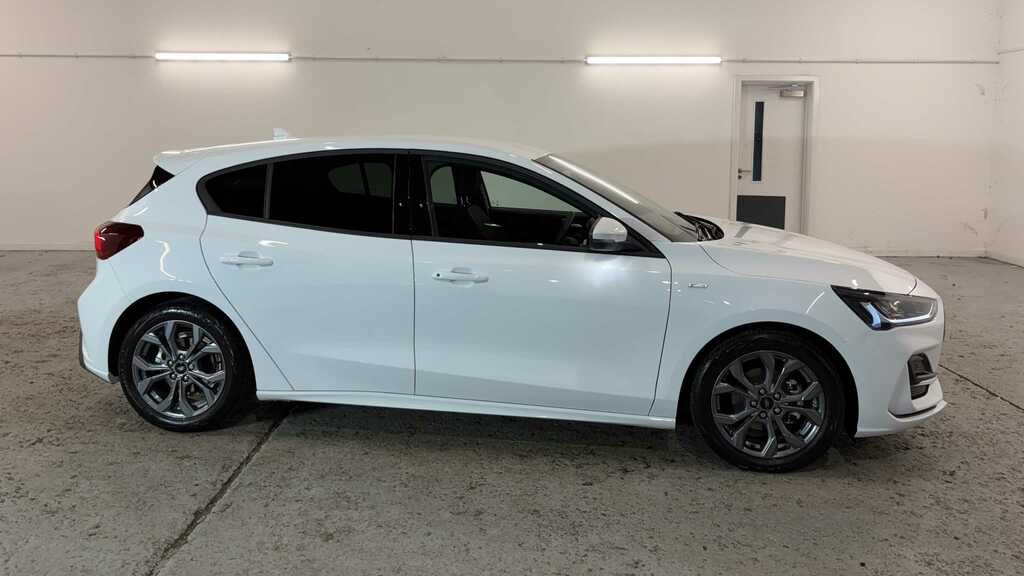 Ford Focus 1.0 Ecoboost Hybrid Mhev St-line 2025 DK75HWM White #3