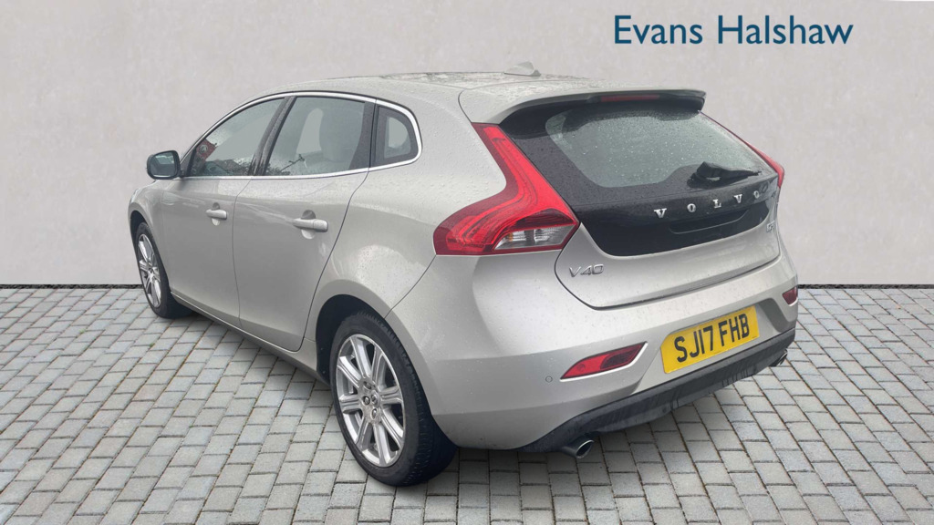 Volvo V40 D3 4 Cyl 150 Inscription 2017 SJ17FHB Gold #4