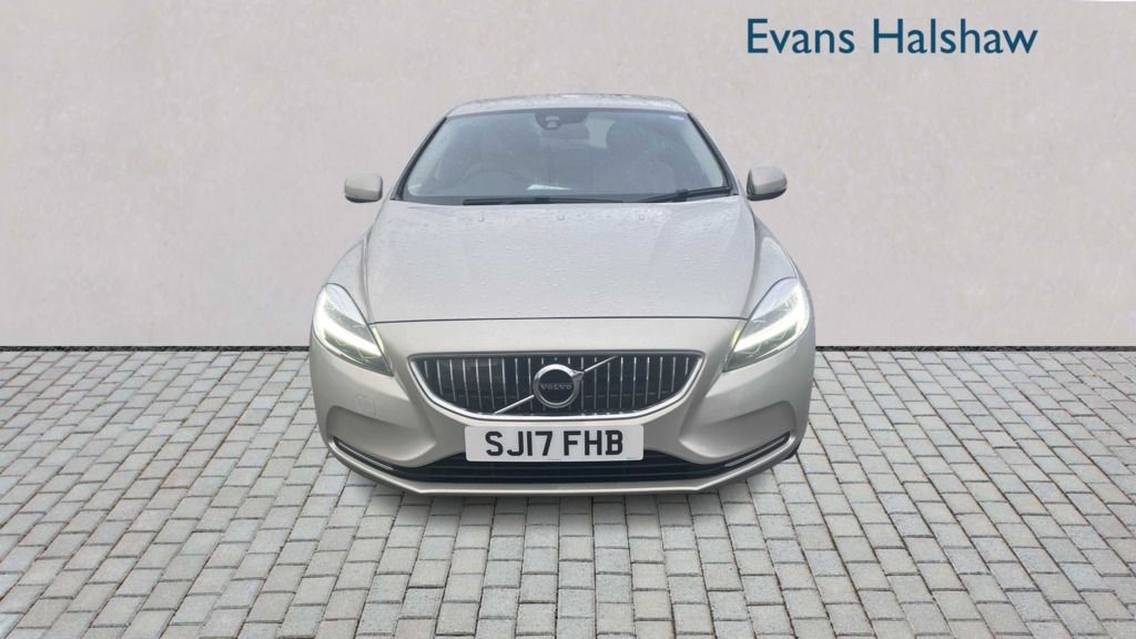 Volvo V40 D3 4 Cyl 150 Inscription 2017 SJ17FHB Gold #5