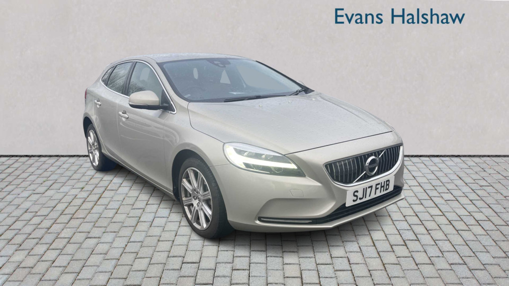 Volvo V40 D3 4 Cyl 150 Inscription 2017 Gold