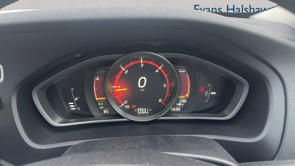 Volvo V40 D3 4 Cyl 150 Inscription 2017 SJ17FHB Gold #6