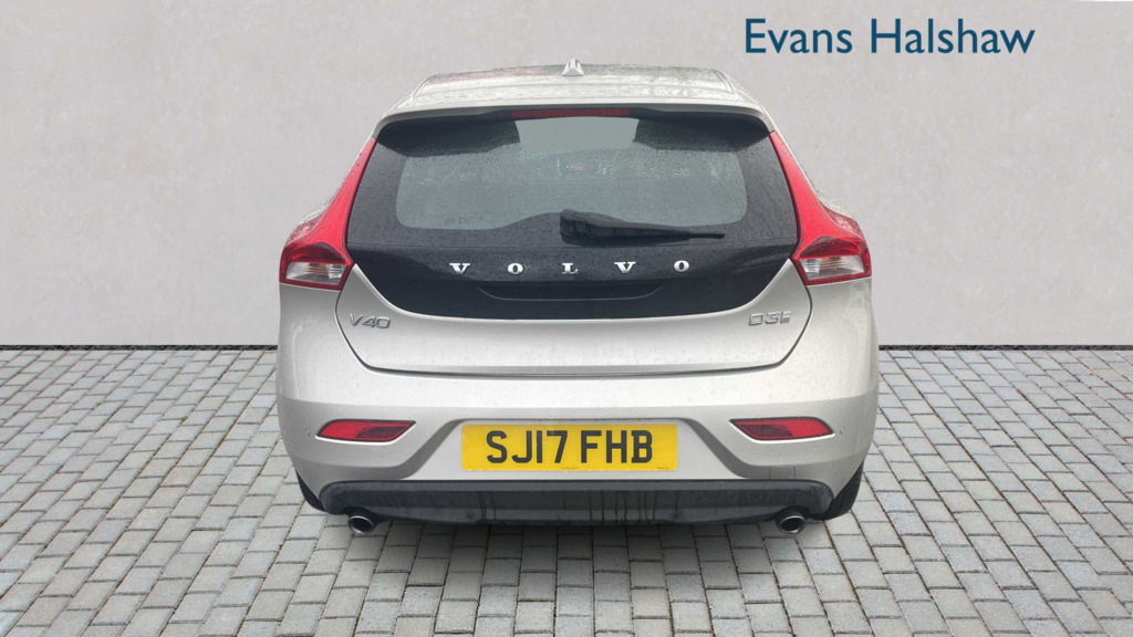 Volvo V40 D3 4 Cyl 150 Inscription 2017 SJ17FHB Gold #3