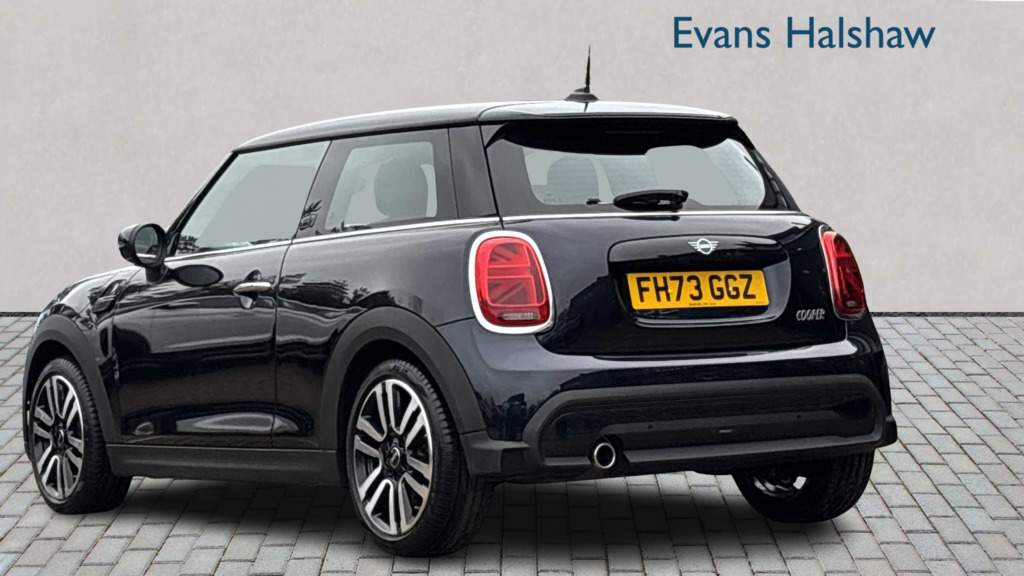 Mini Hatch 1.5 Cooper Exclusive 2024 FH73GGZ Black #2