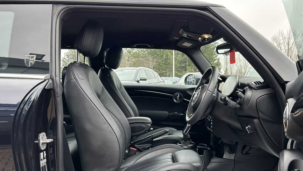 Mini Hatch 1.5 Cooper Exclusive 2024 FH73GGZ Black #3