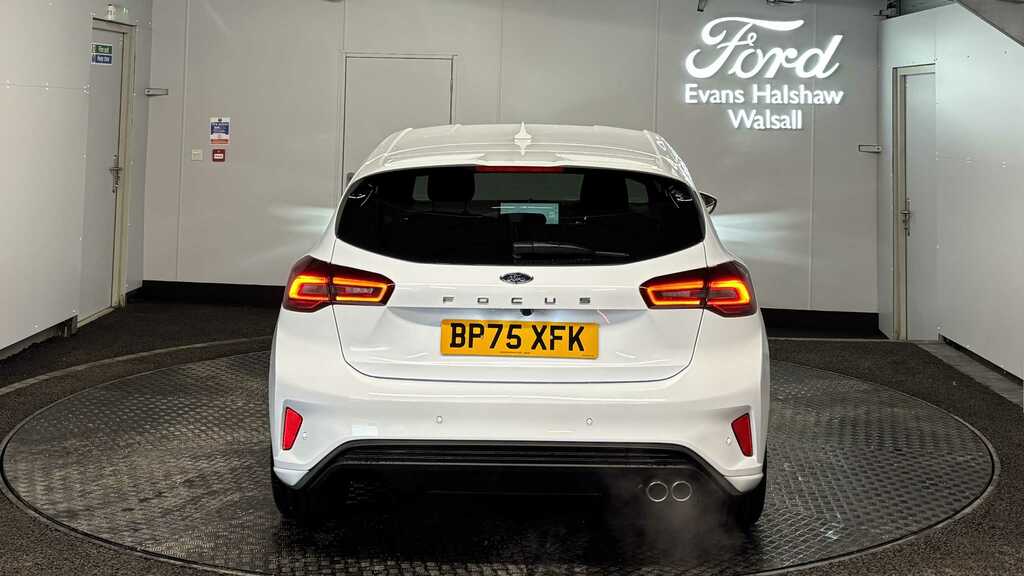 Ford Focus 1.0 Ecoboost Hybrid Mhev St-line X 2025 BP75XFK White #6