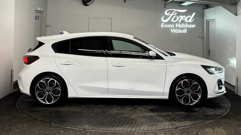 Ford Focus 1.0 Ecoboost Hybrid Mhev St-line X 2025 BP75XFK White #4