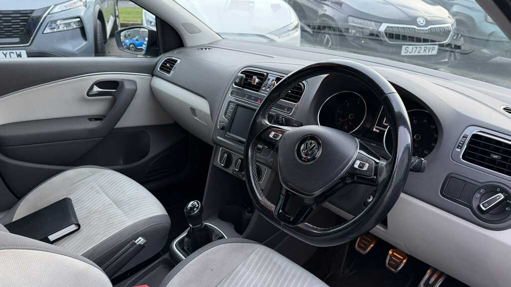 Volkswagen Polo 1.4 Tdi Se Design 2015 Blue #6