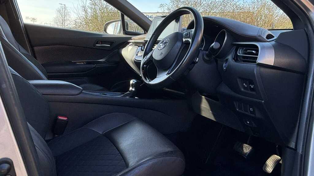 Toyota C-Hr 1.8 Hybrid Excel Cvt 2017 YM67YKV Silver #3