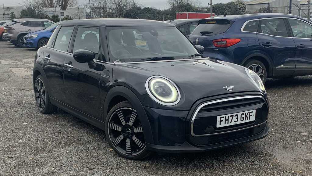 Mini Hatch 1.5 C Exclusive 2024 Black
