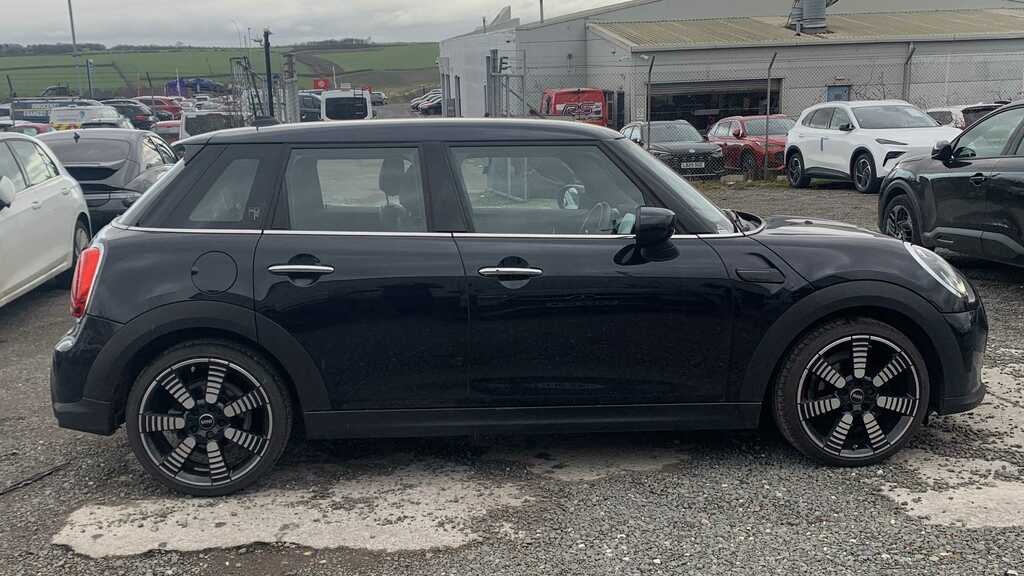 Mini Hatch 1.5 C Exclusive 2024 FH73GKF Black #3