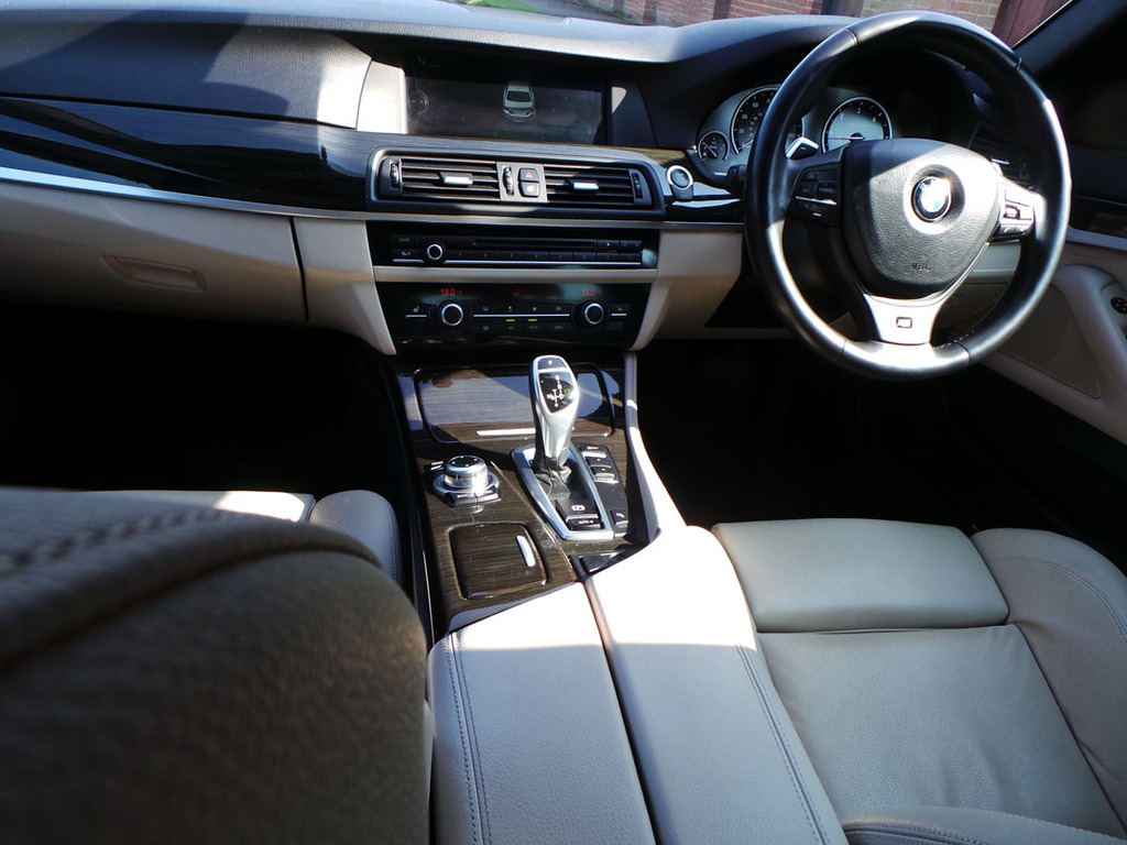 BMW 5 Series 2011 520D M Sport HV61ZKD White #5