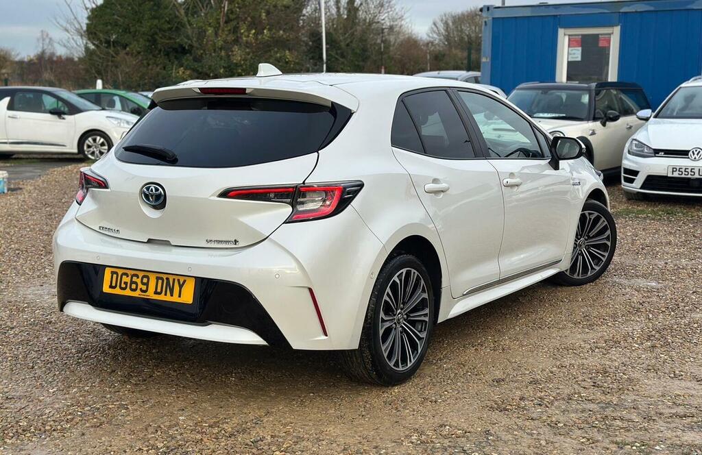 Toyota Corolla Hatchback 1.8 Vvt-h Design Cvt Euro 6 Ss 2 DG69DNY White #3