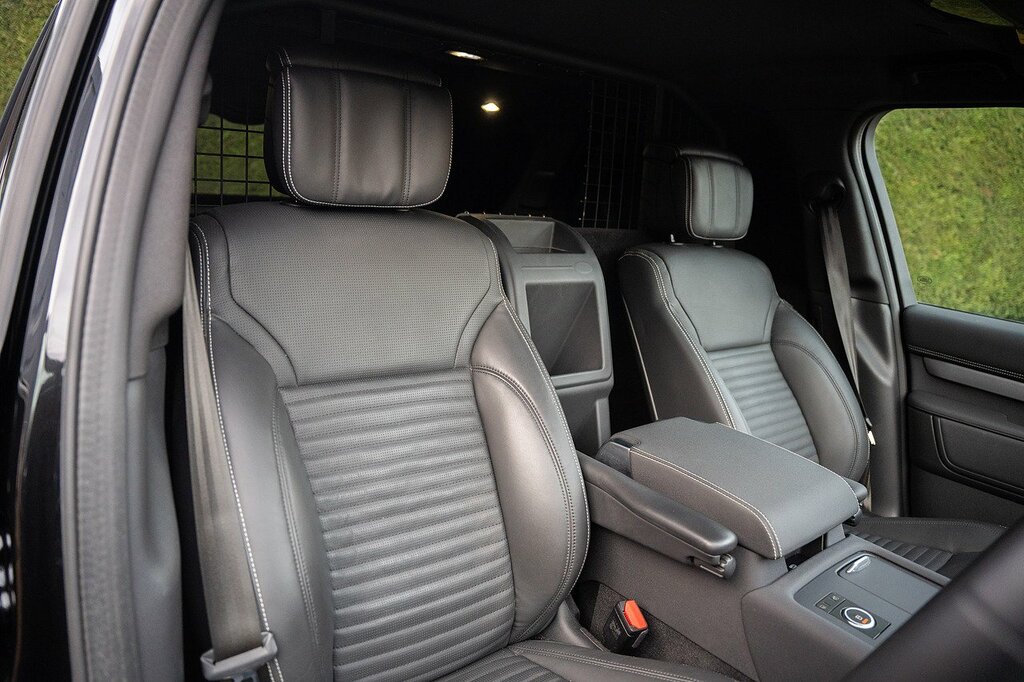 Land Rover Discovery D350 Mhev Dynamic Hse YE74LRJ Black #2
