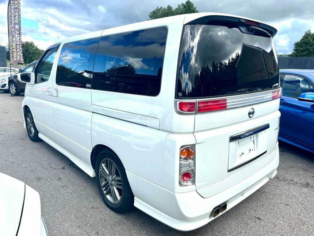 Nissan Elgrand 2.5 Rider 8 Seater White #4