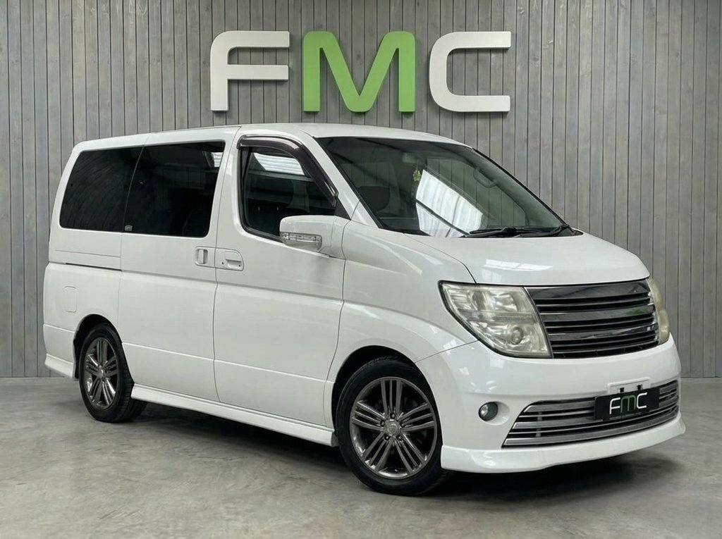Nissan Elgrand 2.5 Rider 8 Seater White
