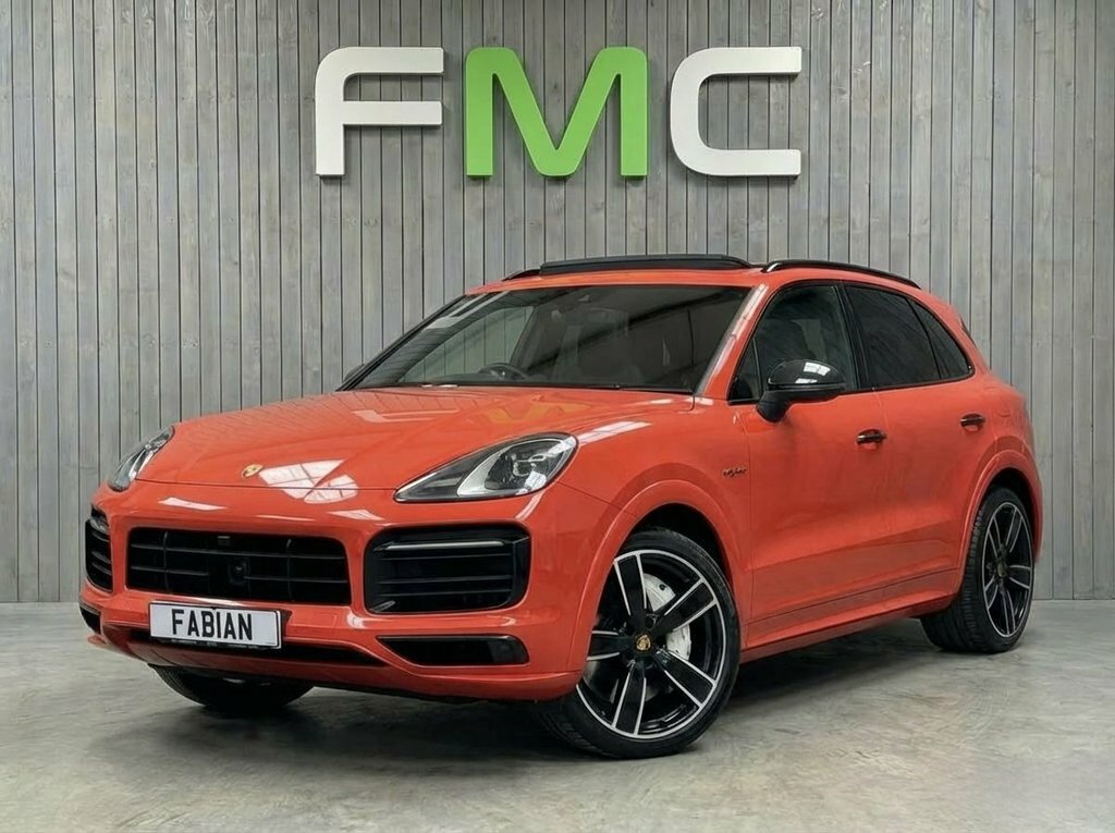 Porsche Cayenne 3L V6 Orange