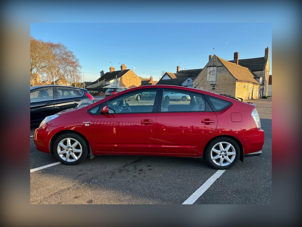 Toyota Prius 1.5 Vvti T4 Hybrid Cvt Red