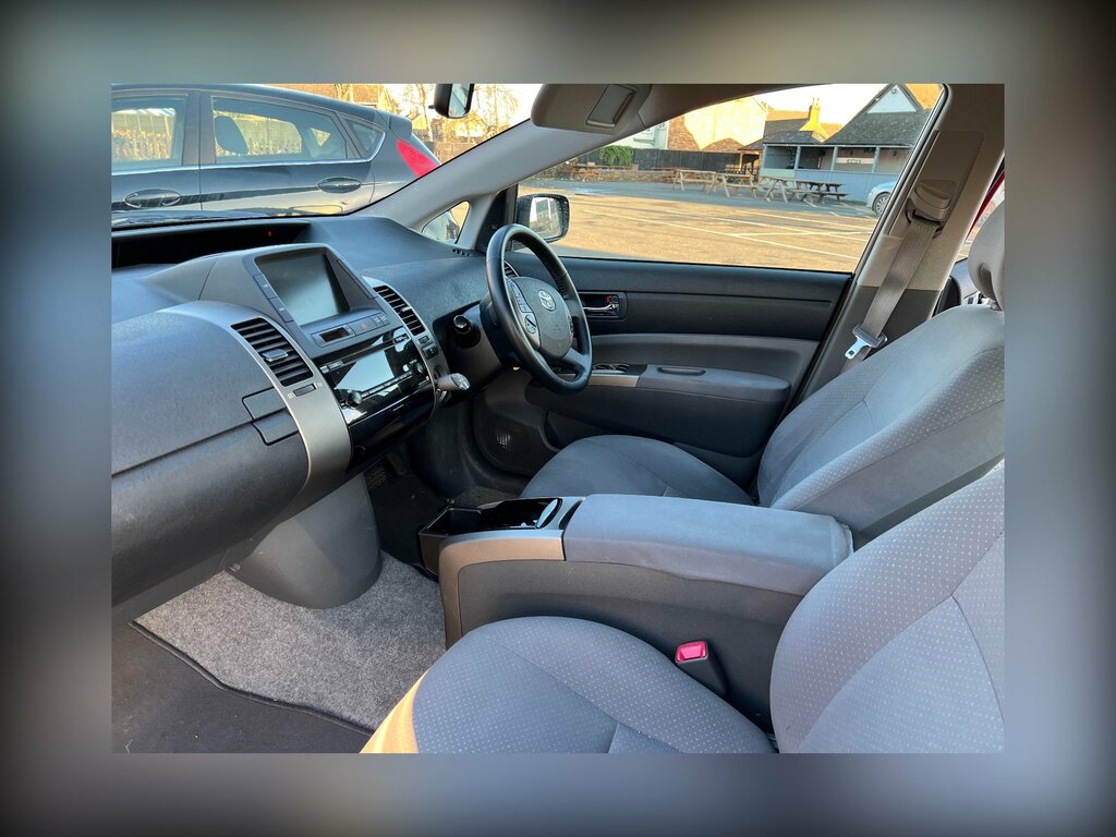 Toyota Prius 1.5 Vvti T4 Hybrid Cvt Red #6