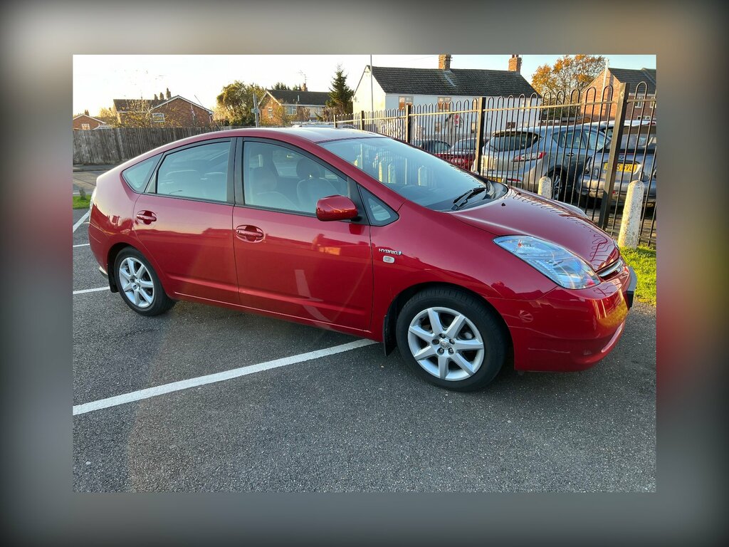 Toyota Prius 1.5 Vvti T4 Hybrid Cvt Red #3