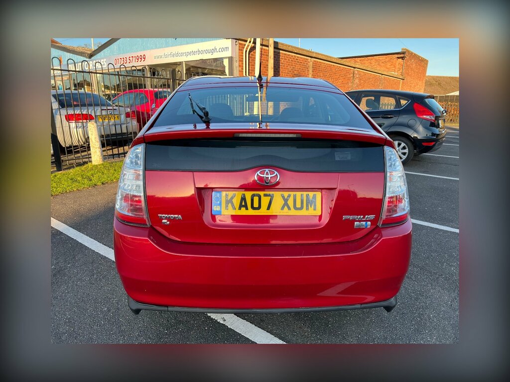 Toyota Prius 1.5 Vvti T4 Hybrid Cvt Red #4