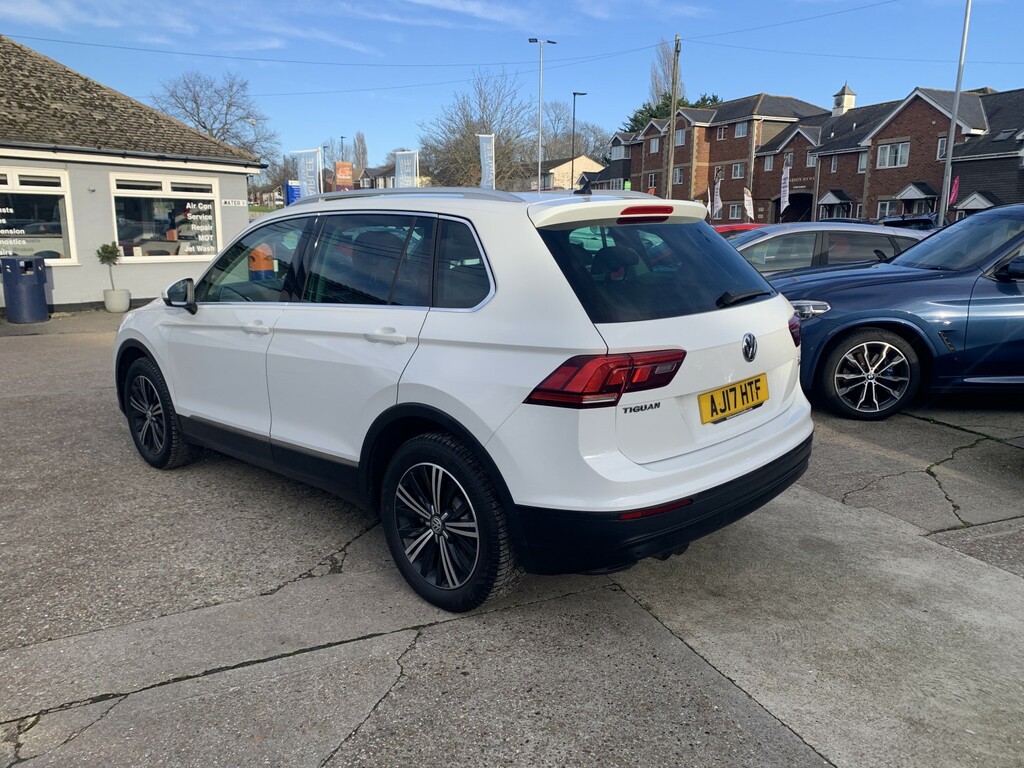 Volkswagen Tiguan Suv 2.0 Tdi Bluemotion Tech Se Navigation 2017 AJ17HTF White #6