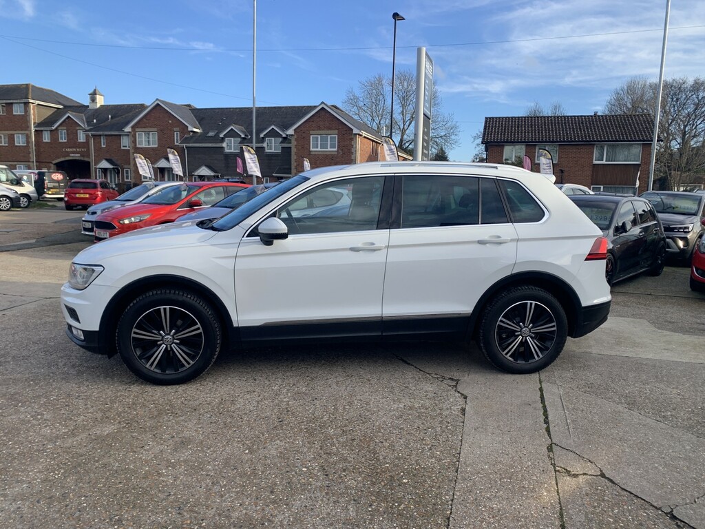 Volkswagen Tiguan Suv 2.0 Tdi Bluemotion Tech Se Navigation 2017 AJ17HTF White #5