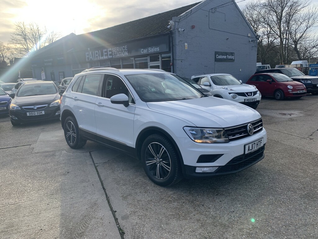 Volkswagen Tiguan Suv 2.0 Tdi Bluemotion Tech Se Navigation 2017 AJ17HTF White #2