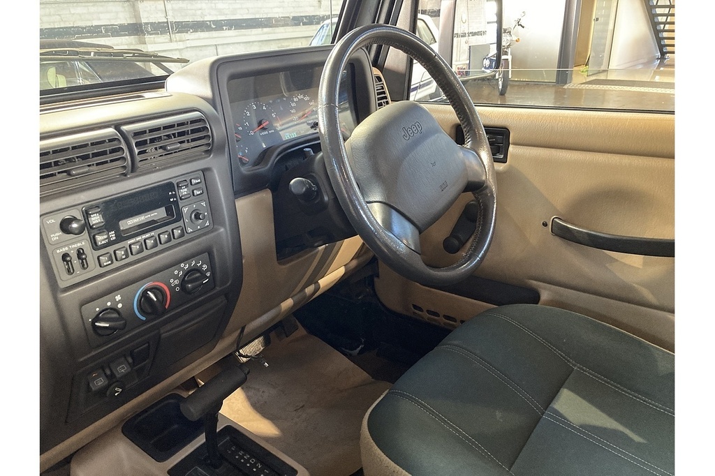 Jeep Wrangler 4.0 Sahara Hard Top Green #11