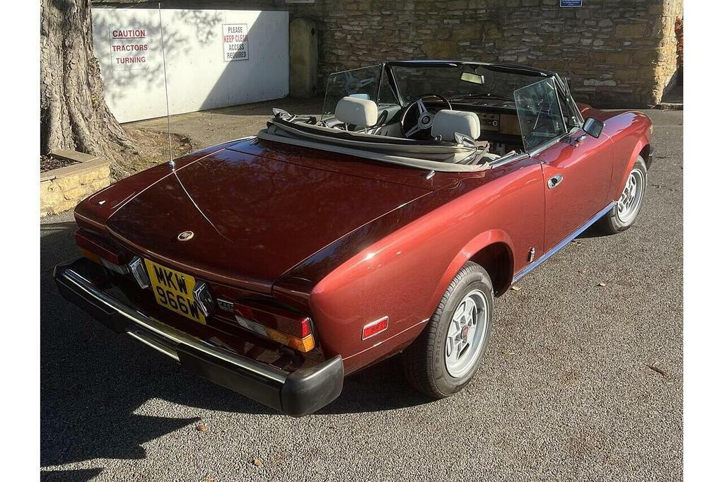 Fiat 124 Spider Spider 2000 MKW966W Red #2