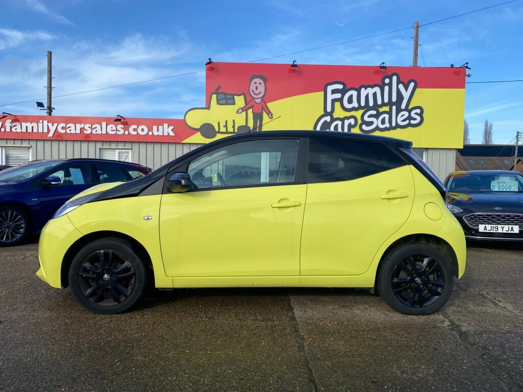 Toyota Aygo Hatchback 1.0 Vvt-i X-cite 3 Yellow Bi-tone 2017 Yellow