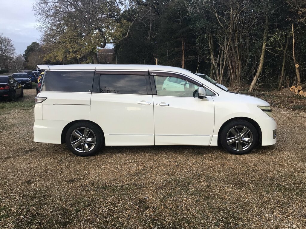 Nissan Elgrand Rider Autech White #3