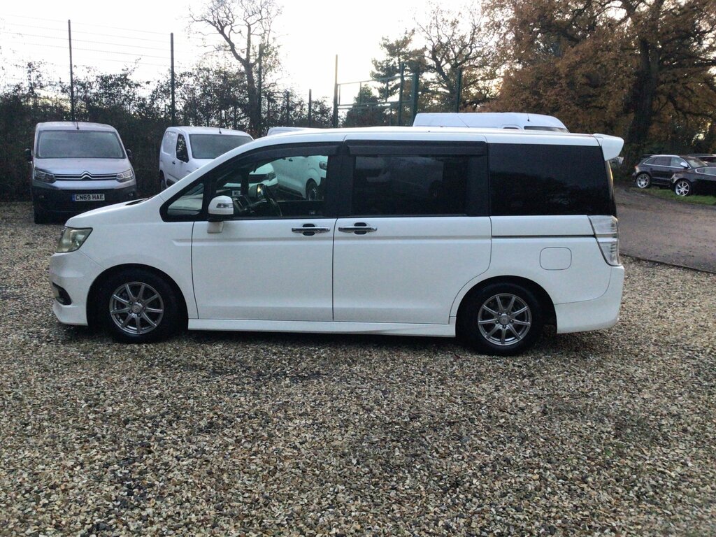 Honda StepWagon Spada White #6