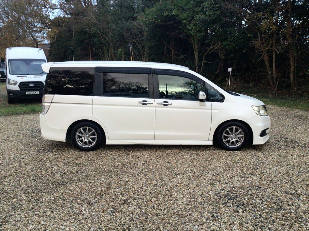 Honda StepWagon Spada White #3